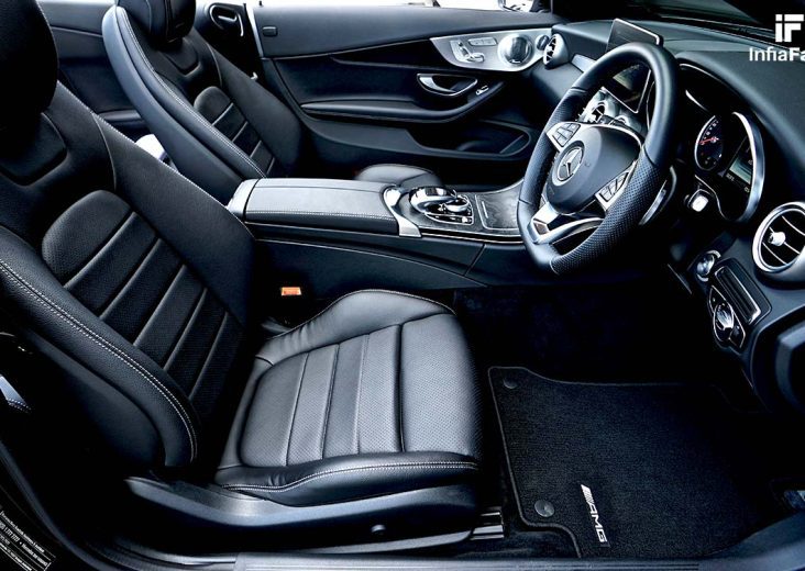 Ngedate Pakai Mobil Mewah