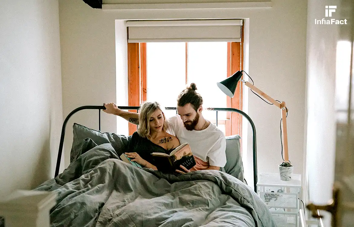 Kenapa Harus Baca Buku Saat Jatuh Cinta