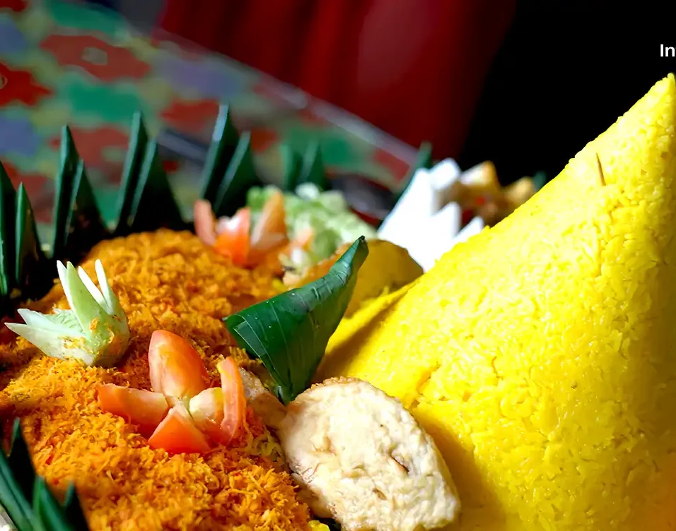 Acara yang Menjanjikan Nasi Kuning dan Nasi Tumpeng