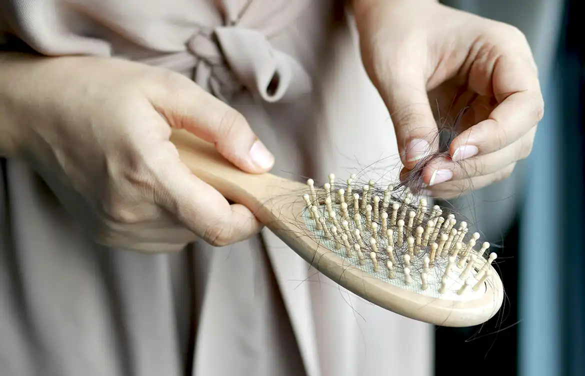 Mengatasi Rambut Rontok dan Ketombe